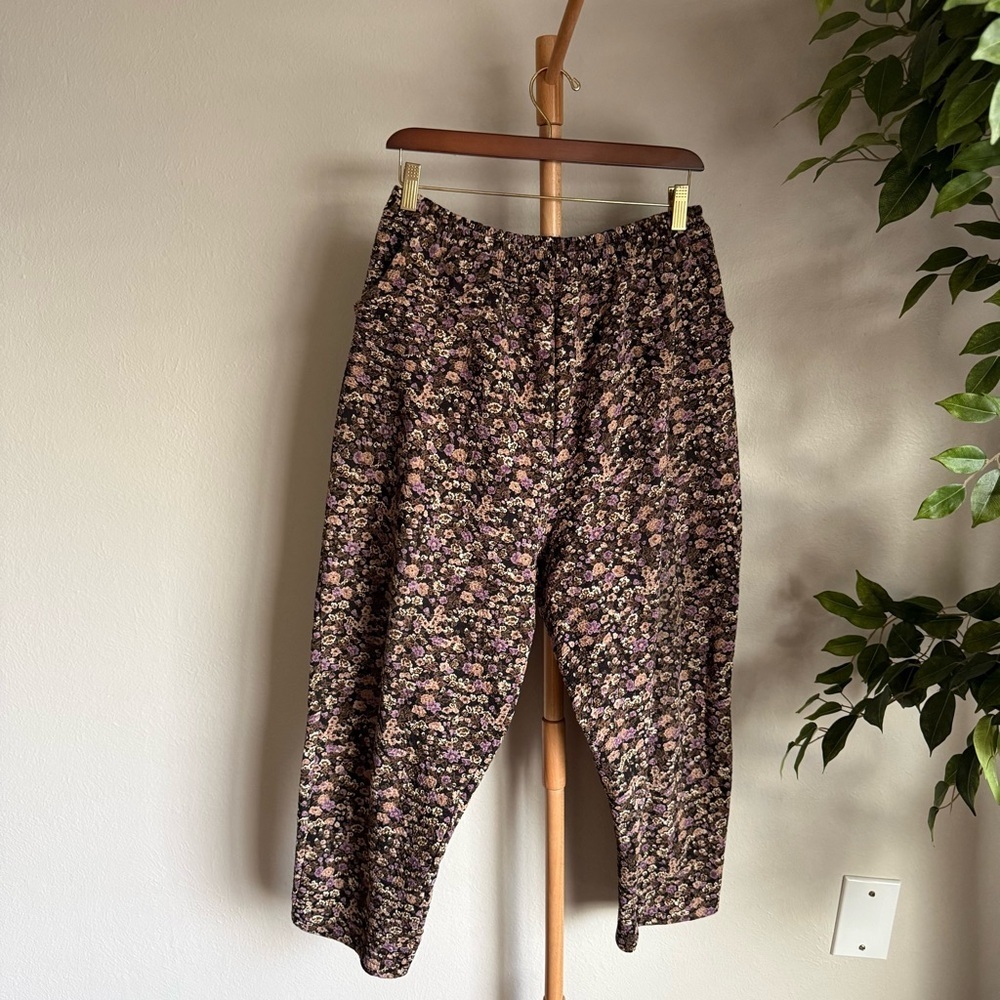 Beautiful Brown Floral Patterned Barrel Pants with Front Pockets Women’s Size XL